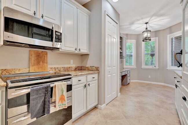 Building Photo - 5859 SE Split Oak Trail
