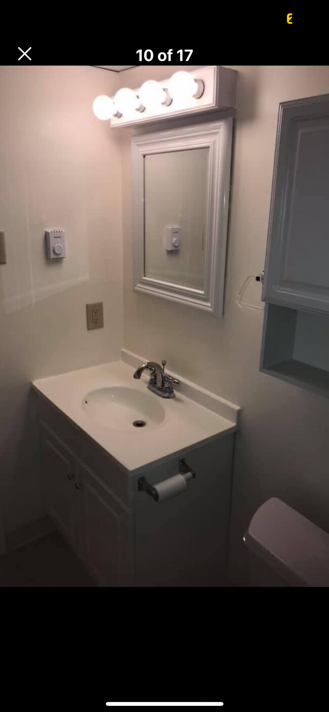 Building Photo - 400 Glendale Rd