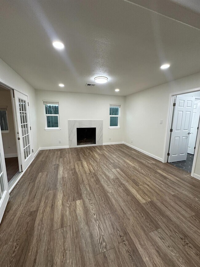 Building Photo - 4554 N Manila Ave