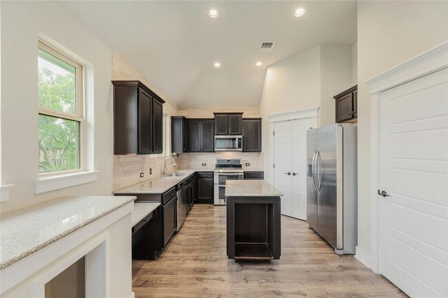 Building Photo - 11108 Railway Ln