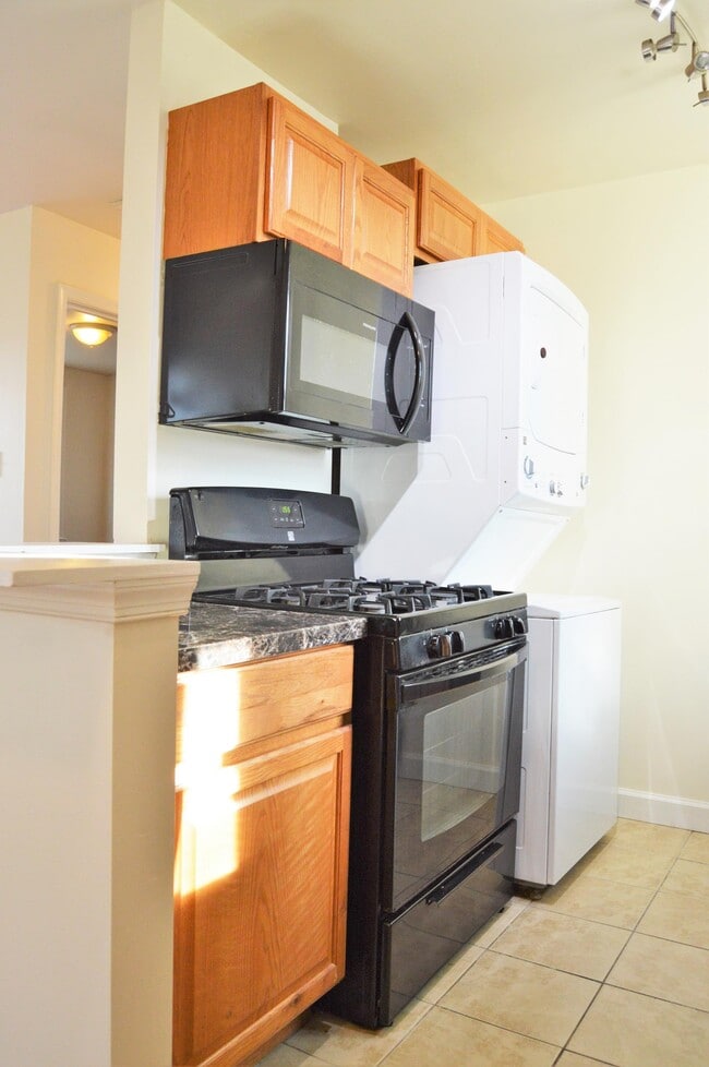 Building Photo - 2518 Kent Village Dr