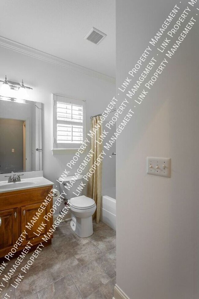 Building Photo - Beautiful large 1800 sf 3/2 for $2000 Townhome in Hixson with a garage and attic storage!