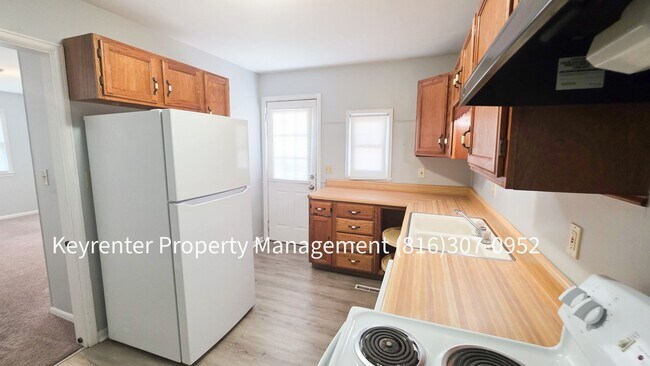 Building Photo - 2 Bed 1 Bath ready to rent! $1100