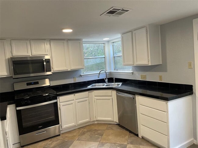 Building Photo - 8402 Spring Valley Dr