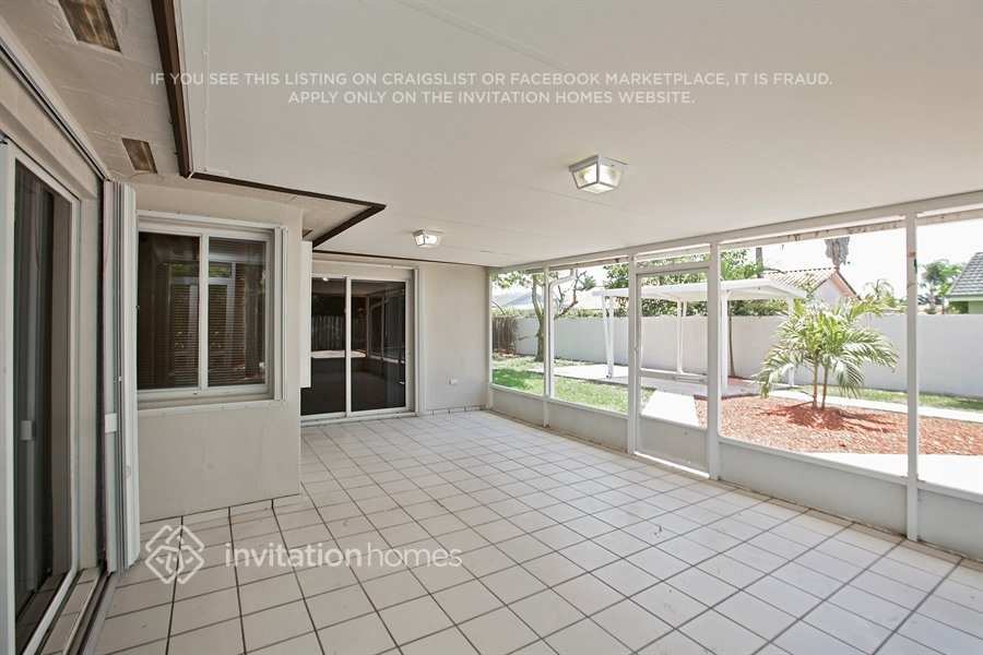 Building Photo - 16440 SW 144th Ave