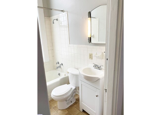 Building Photo - 3300 Jefferson Ave