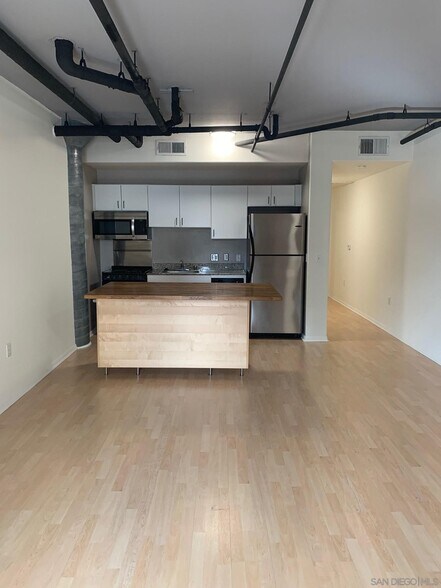 Building Photo - 1643 6th Ave