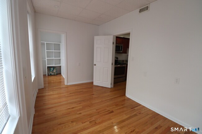 Building Photo - 140 State St