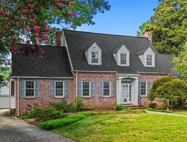 Building Photo - Classic 4BR Cape in Old Irving Park!