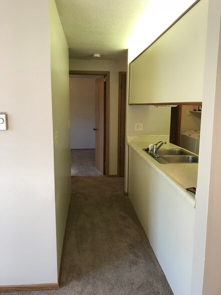 Building Photo - 810 Benton Dr