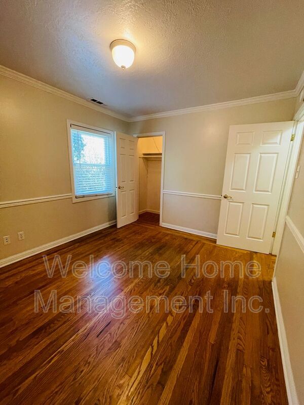 Building Photo - 2561 Olympic Blvd