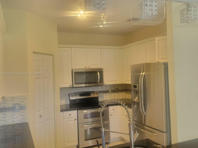 Building Photo - 6671 NW 107th Ct