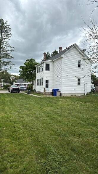 Building Photo - 8 Lamprey St