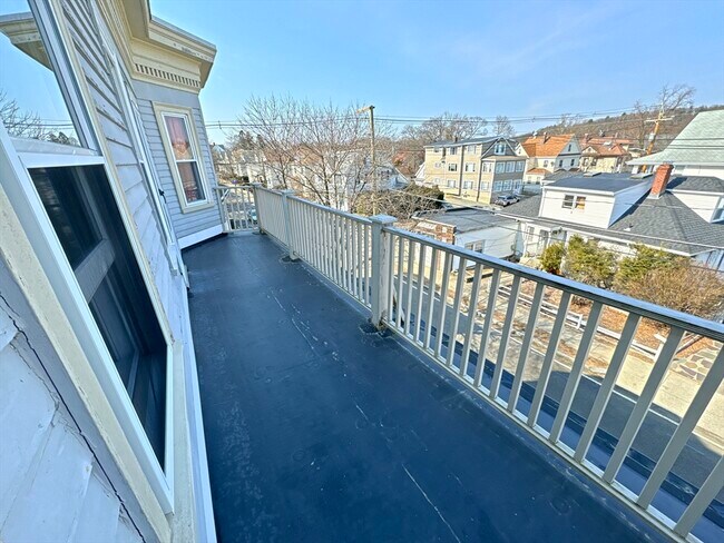 Building Photo - 103 Beech St