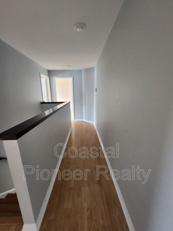 Building Photo - 10121 Sea spray Pl