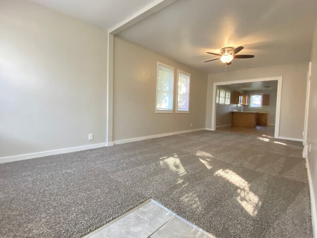 Building Photo - 2 Bed Home With A Den Michigan City