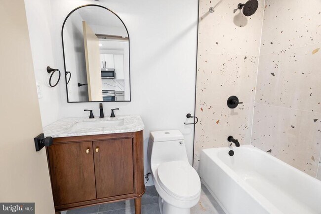 Building Photo - 900 N 41st St