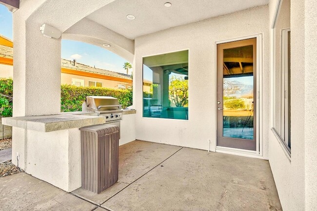 Building Photo - 5 Curie Ct