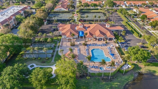 Building Photo - 15465 Lake Magnolia Pl