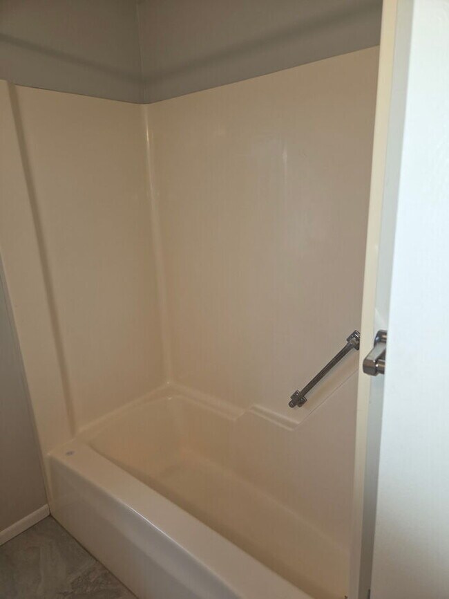 Building Photo - 2-bedroom townhouse.