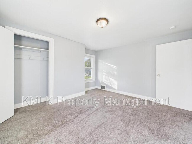 Building Photo - 903 Donald Ave