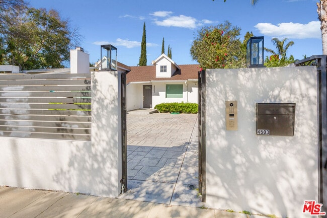 Building Photo - 4503 Vesper Ave