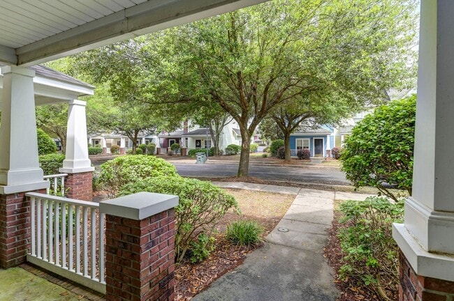 Building Photo - 302 Hampton Forest Drive