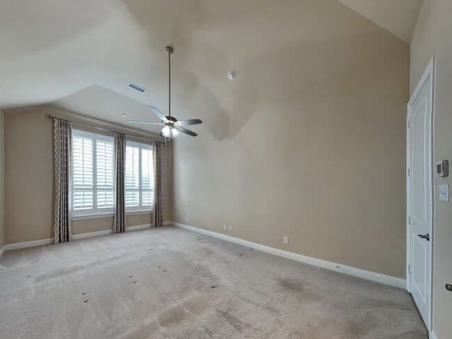 Building Photo - 14845 Belclaire Ave