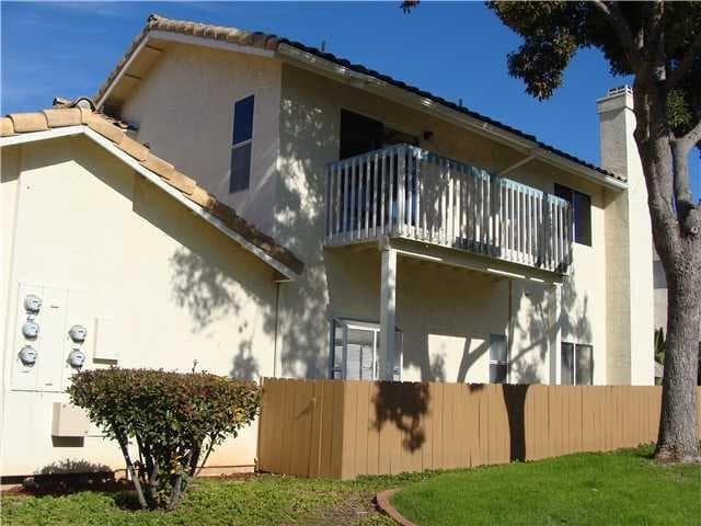 End Unit with Side Gate access - 1388 Palomar Pl