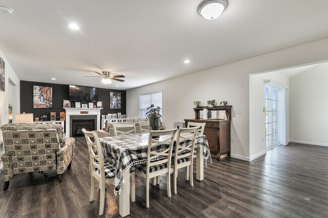 Building Photo - 150 Cilento Dr