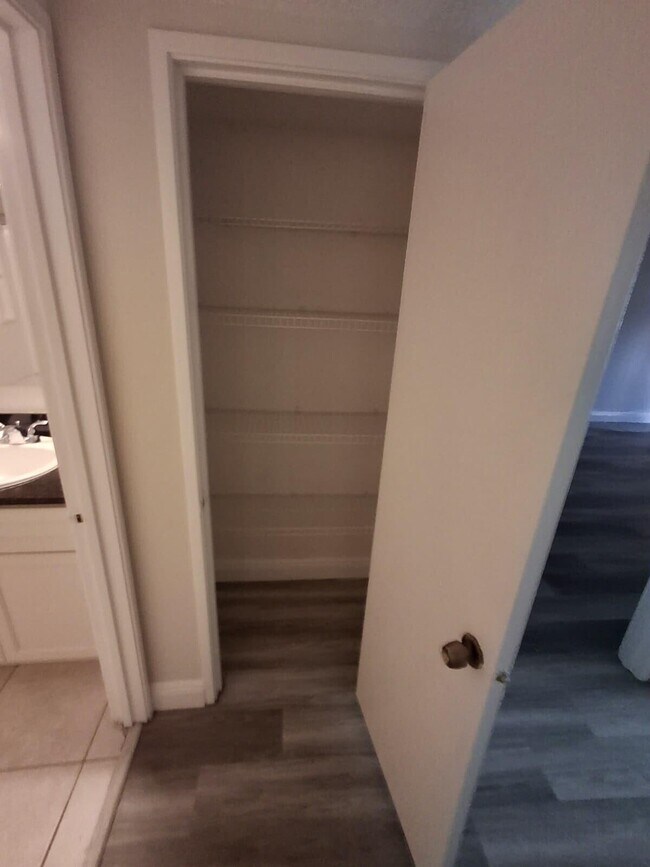 Building Photo - 3222 Coral Lake Ln