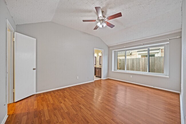 Building Photo - 18123 Lake Bend Dr