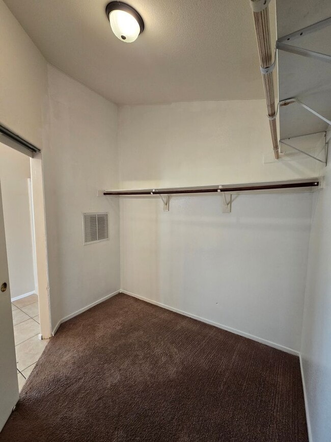 Building Photo - Spacious Two-Story Home in a Cul-de-Sac Location