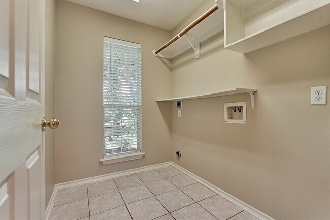 Building Photo - 6403 Sagewalk Ct