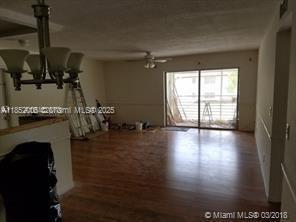 Building Photo - 415 N Laurel Dr