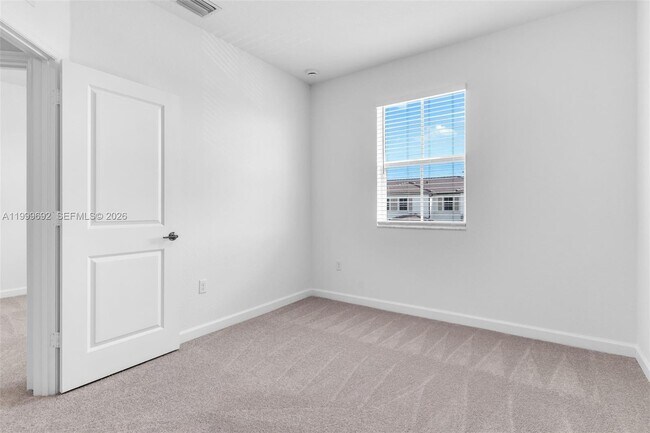 Building Photo - 2661 SE 28th St