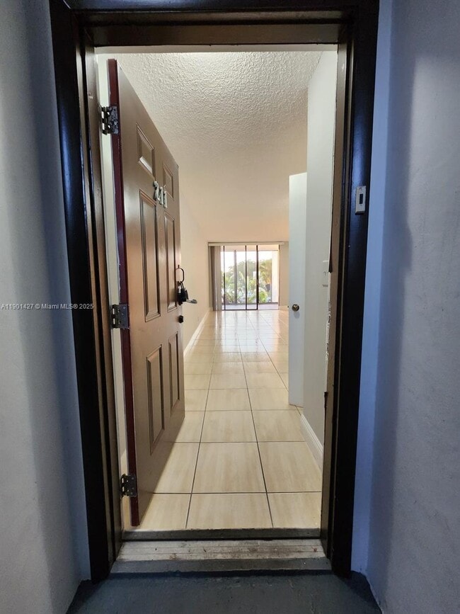 Building Photo - 212 Lake Pointe Dr