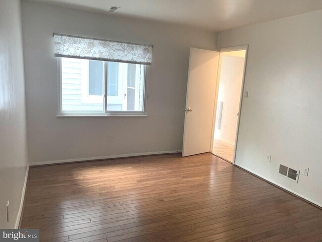 Building Photo - Beautifully updated 2 bd 1 bth patio level condo backing to open area.