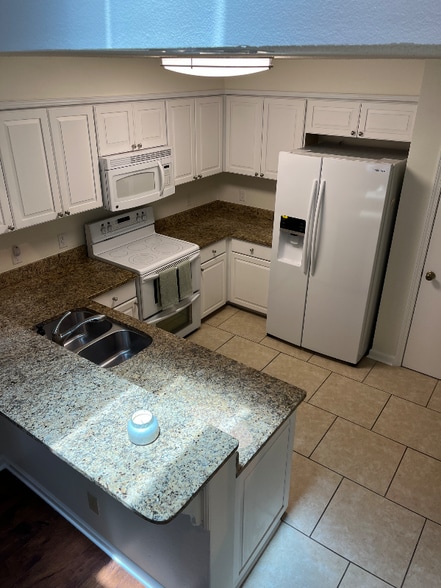 Building Photo - 5001 Grande Dr
