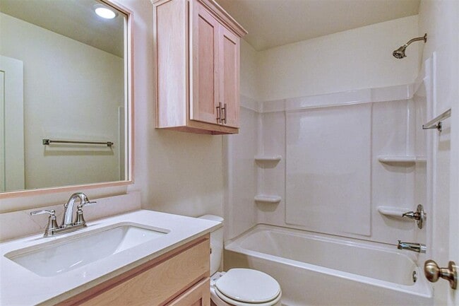 Building Photo - 2804 S Bowling Dr