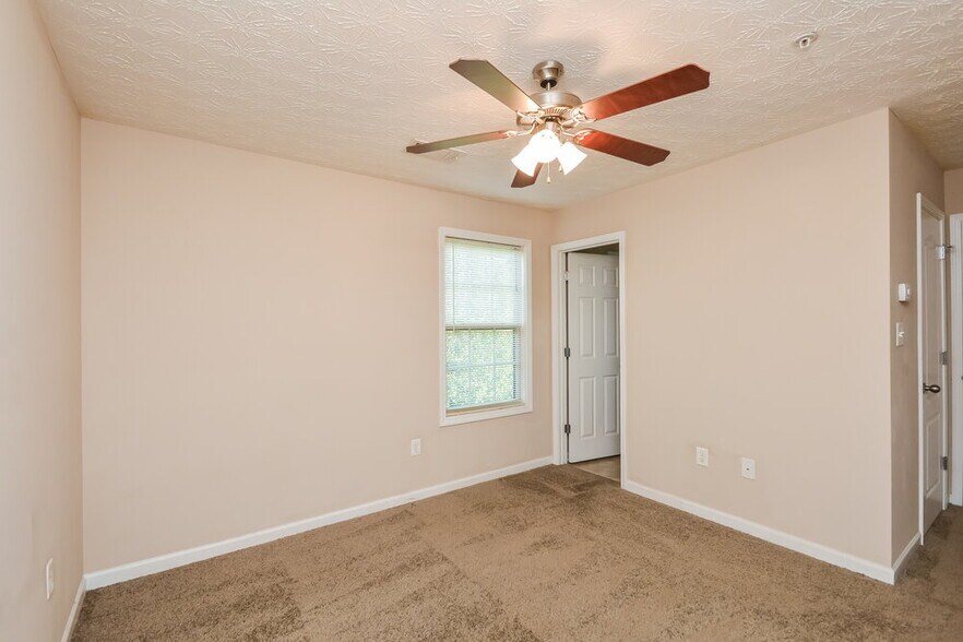 Building Photo - 1053 Wedgewood Ct NE