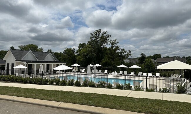 Building Photo - 647 Conifer Dr