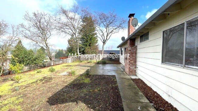 Building Photo - Nice 4 bedroom 2 bath Single family home in great neighborhood!