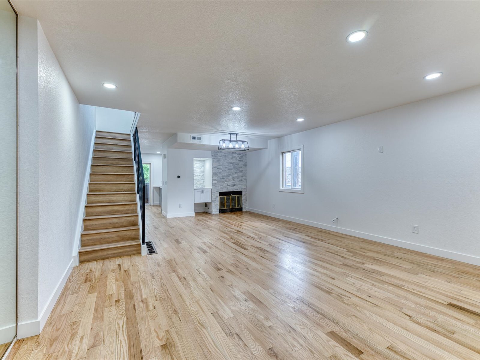 Building Photo - 3050 W 32nd Ave