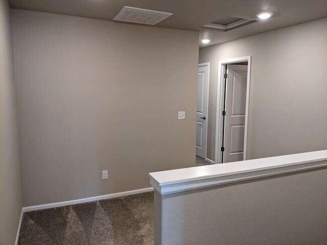 Building Photo - 4/2.5 Townhouse for rent in DuPont!
