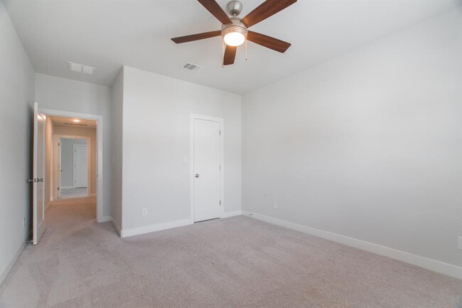 Building Photo - 16 Clearview Terrace Pl