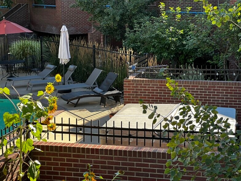 HOT TUB - 3260 47th St