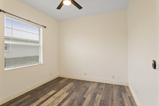 Building Photo - 175 NW Willow Grove Ave