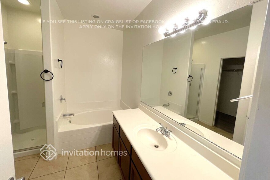 Building Photo - 24446 W Sheraton Ln