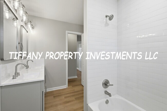 Building Photo - 1601 Carfax Dr